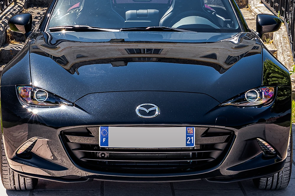Mazda MX-5 ND noire de face